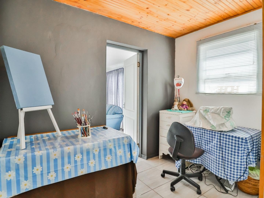 5 Bedroom Property for Sale in De Kelders Western Cape